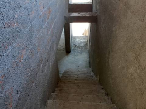 Terreno com Moradia Inacabada em Anais - Ponte de Lima