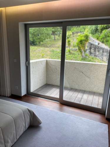 Terreno com Moradia Inacabada em Anais - Ponte de Lima