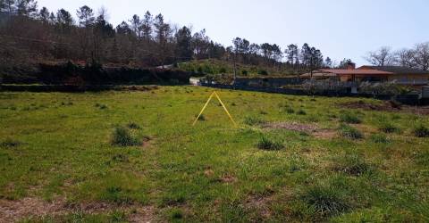 Terreno com cerca de 1800 m2