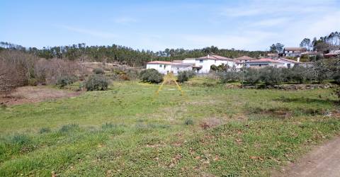 Terreno com cerca de 1800 m2