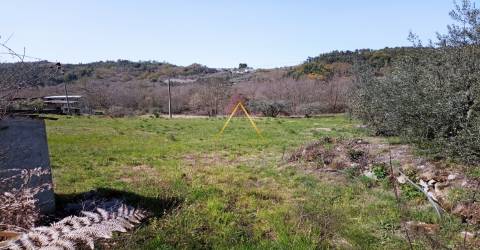 Terreno com cerca de 1800 m2