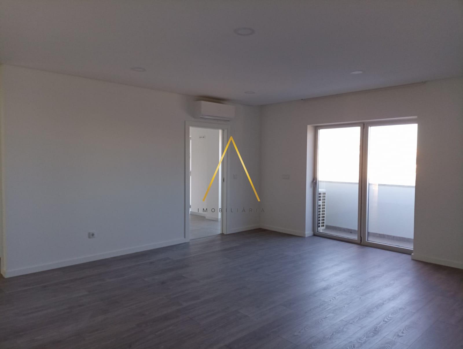 Apartamento T2, Novo, Junto ao Palácio do Gelo