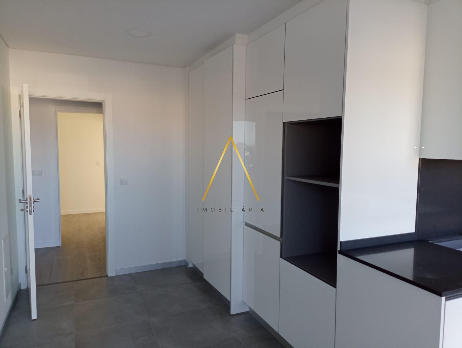 Apartamento T2, Novo, Junto ao Palácio do Gelo