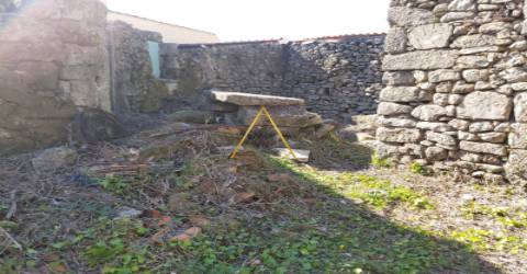 Moradia para Restaurar  Venda em Couto de Baixo e Couto de Cima,Viseu