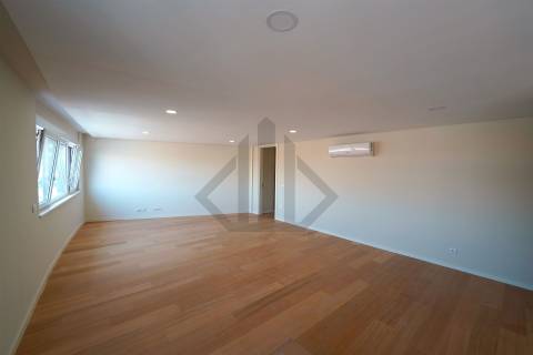 Apartamento T4 Porto Oriental Residence