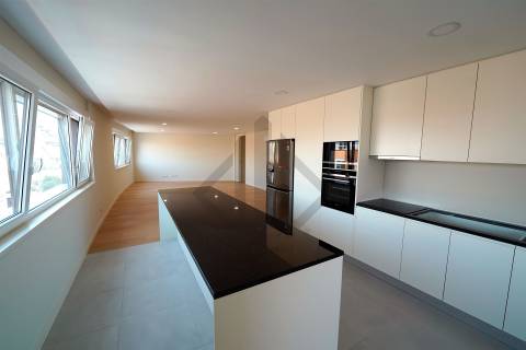 Apartamento T4 Porto Oriental Residence