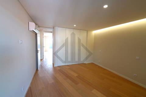 Apartamento T4 Porto Oriental Residence