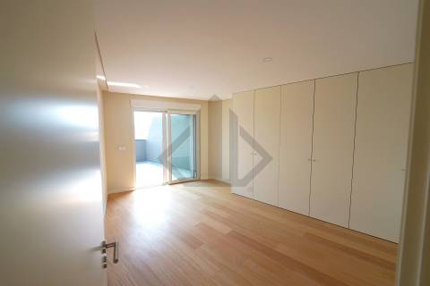 Apartamento T4 Porto Oriental Residence