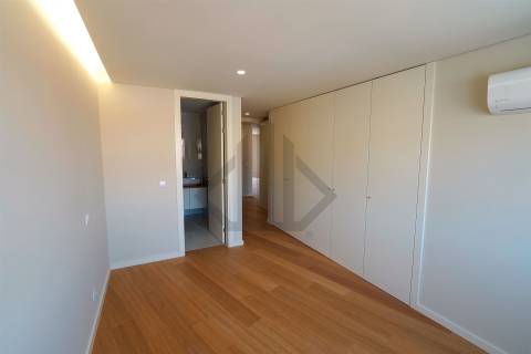 Apartamento T4 Porto Oriental Residence