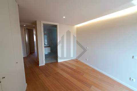 Apartamento T4 Porto Oriental Residence