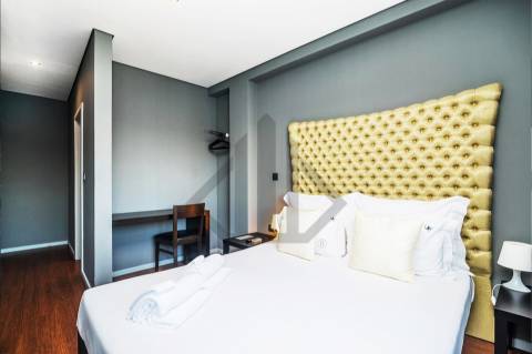 GUESTHOUSE e RESTAURANTE de LUXO com vistas ao Rio Douro.