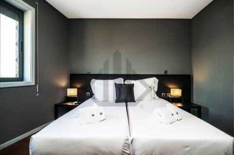 GUESTHOUSE e RESTAURANTE de LUXO com vistas ao Rio Douro.