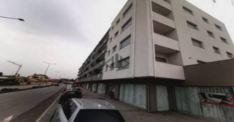 Loja em Gandra, Paredes