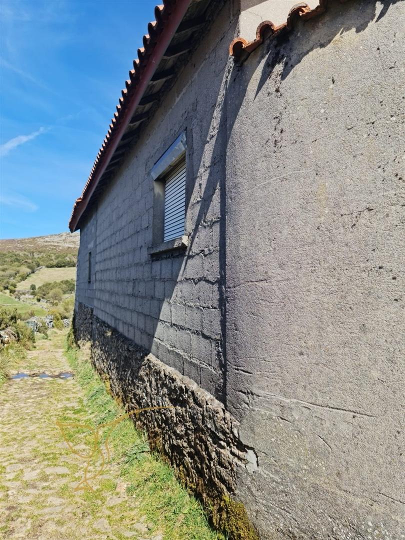 Moradia para restauro em Castro Laboreiro, Viana do Castelo