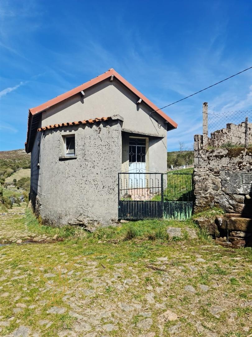 Moradia para restauro em Castro Laboreiro, Viana do Castelo