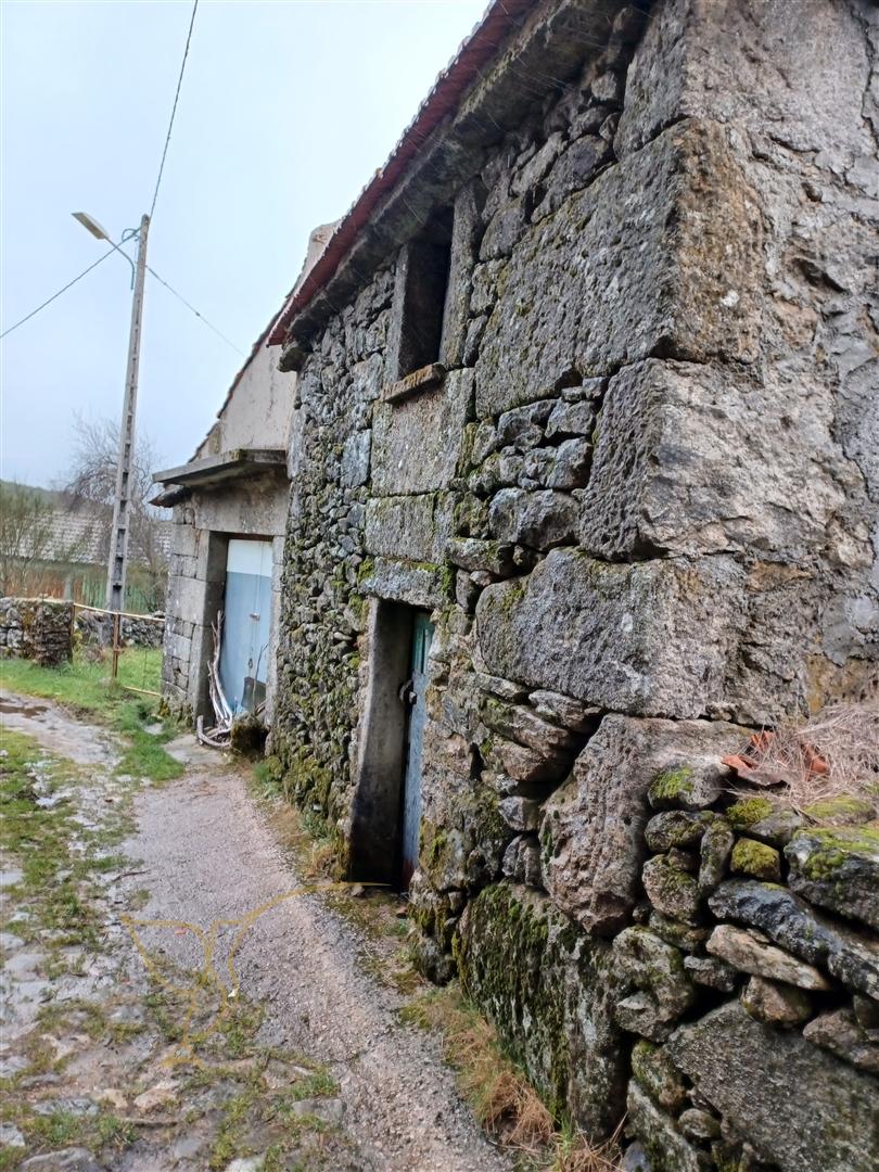 Moradia para restauro em Castro Laboreiro, Viana do Castelo