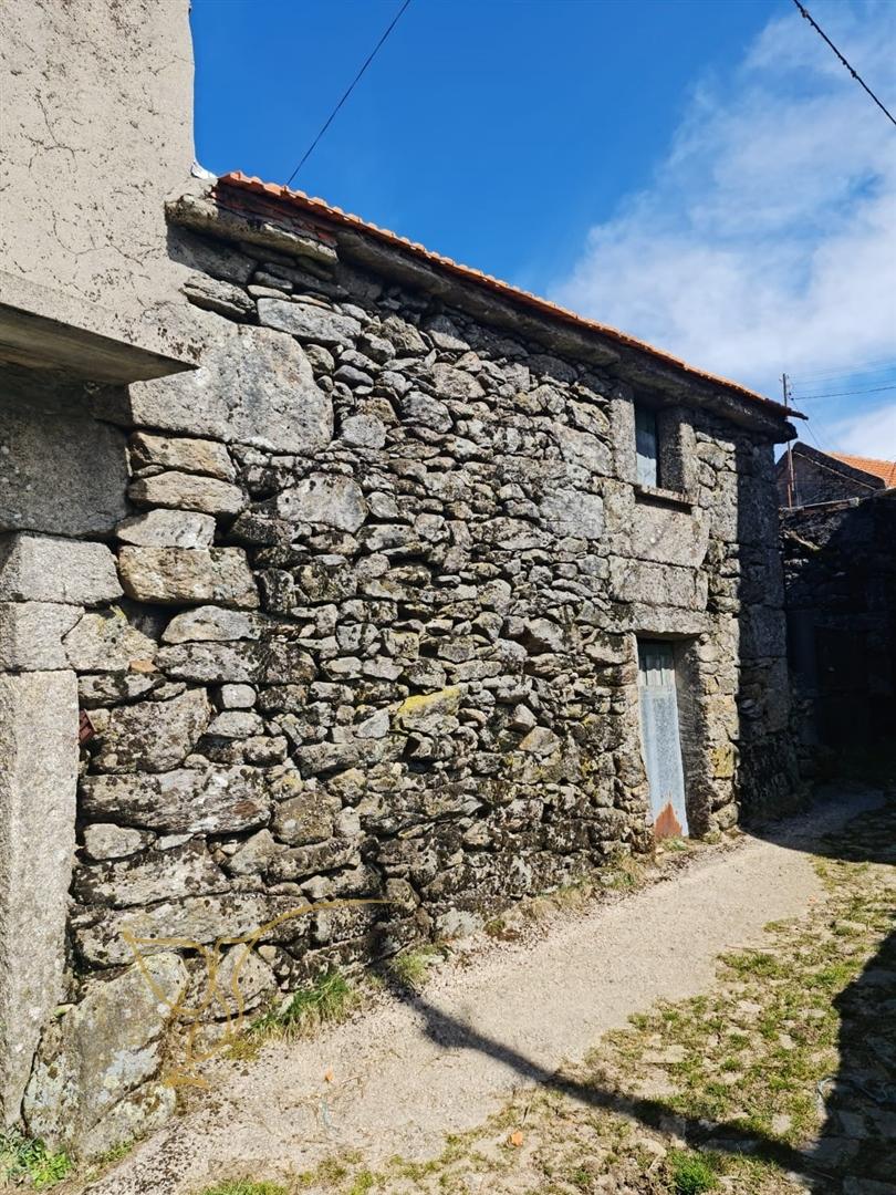 Moradia para restauro em Castro Laboreiro, Viana do Castelo