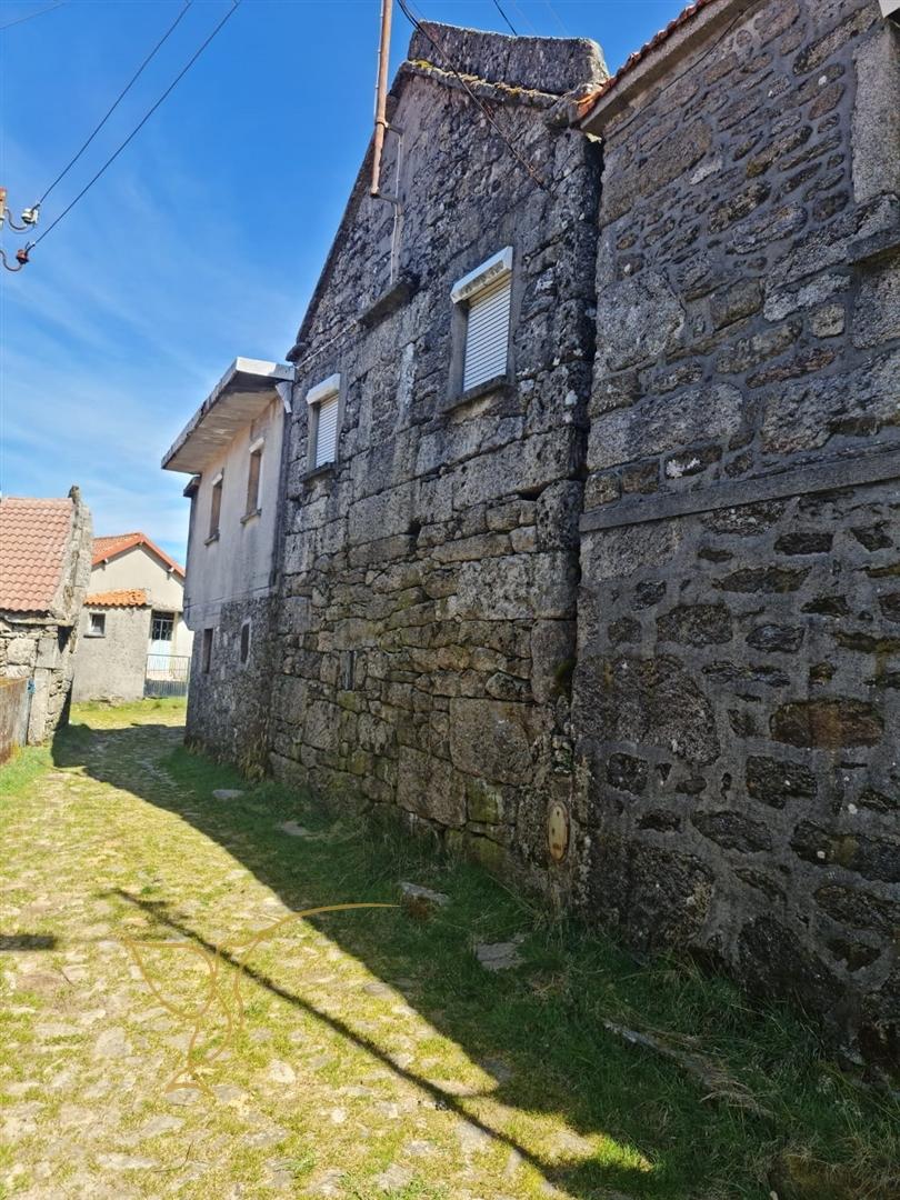 Moradia para restauro em Castro Laboreiro, Viana do Castelo