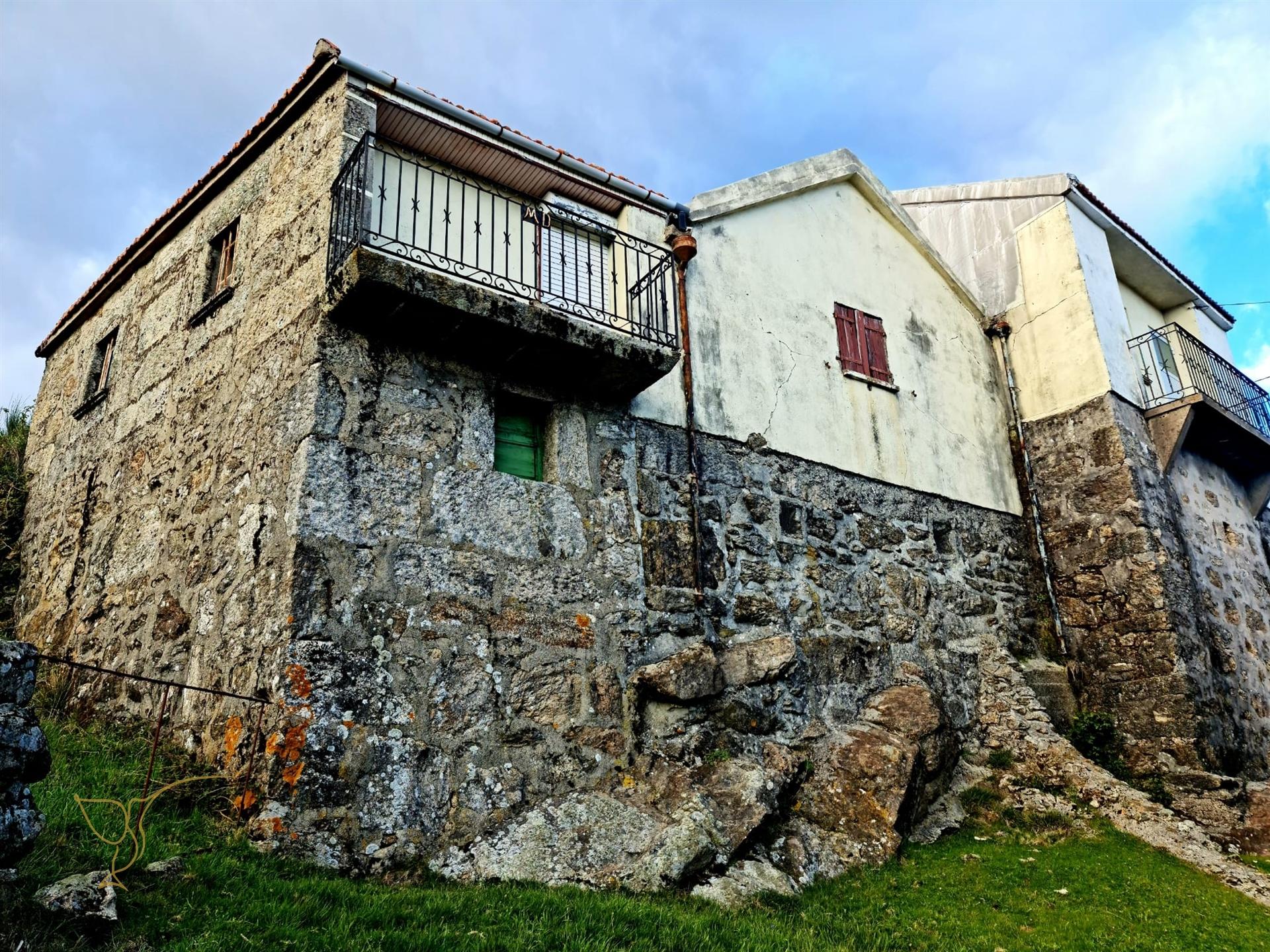 Moradia para restauro em Castro Laboreiro, Viana do Castelo