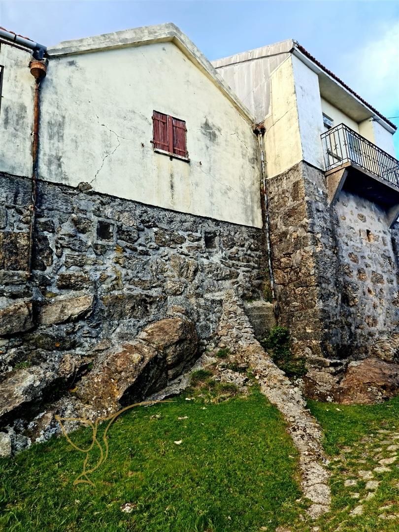 Moradia para restauro em Castro Laboreiro, Viana do Castelo