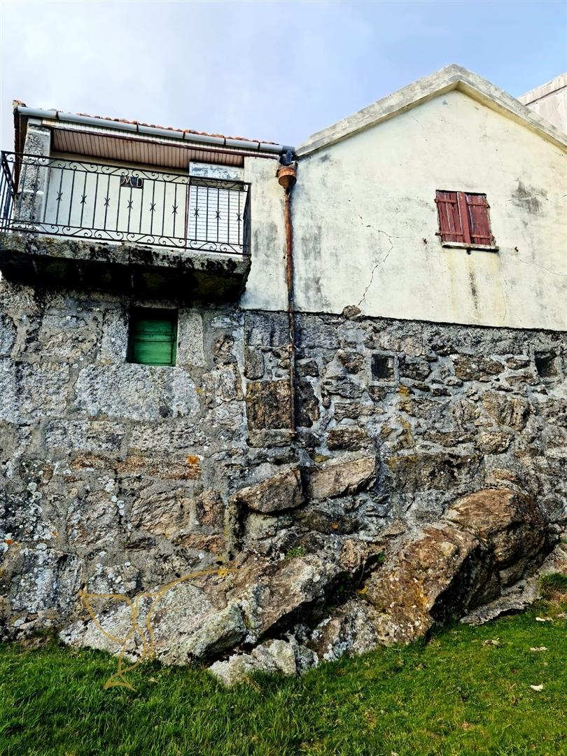 Moradia para restauro em Castro Laboreiro, Viana do Castelo