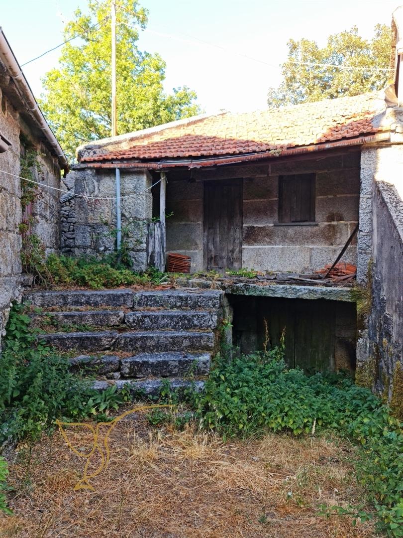 Moradia para restauro em Castro Laboreiro, Viana do Castelo