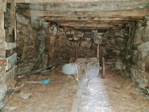 Moradia para restauro em Castro Laboreiro, Viana do Castelo