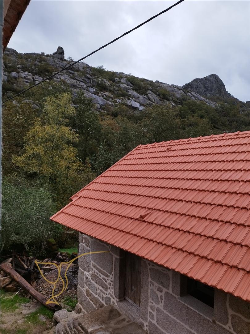 Moradia para restauro em Castro Laboreiro, Viana do Castelo