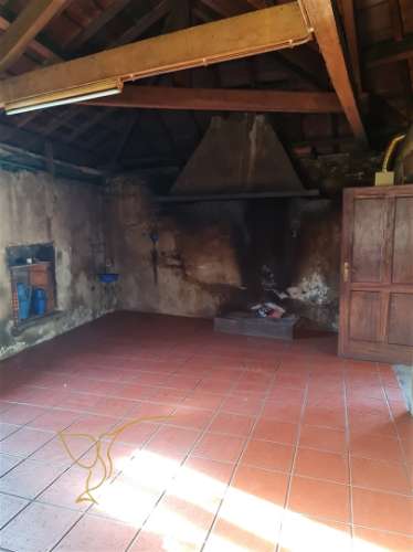 Moradia de Aldeia em Pedra Tradicional