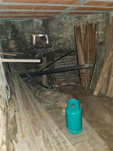 Moradia de Aldeia em Pedra Tradicional