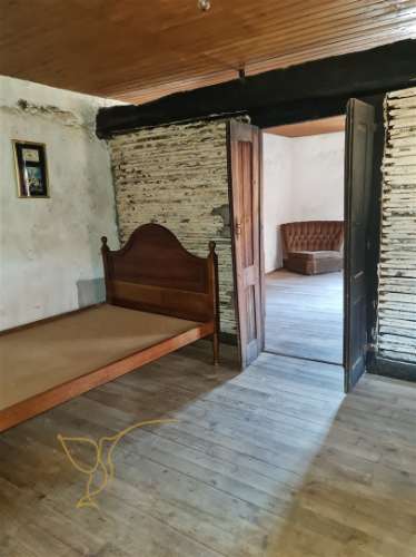 Moradia de Aldeia em Pedra Tradicional