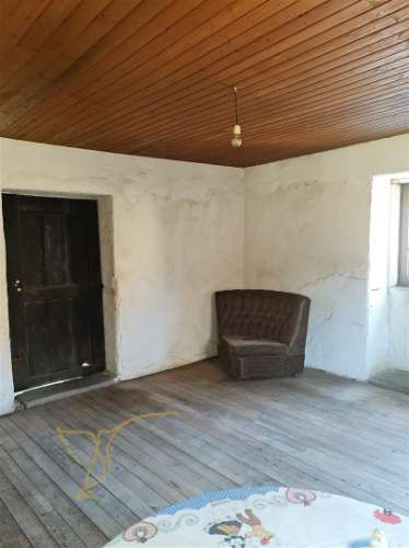 Moradia de Aldeia em Pedra Tradicional