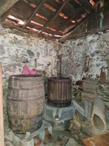 Moradia de Aldeia em Pedra Tradicional