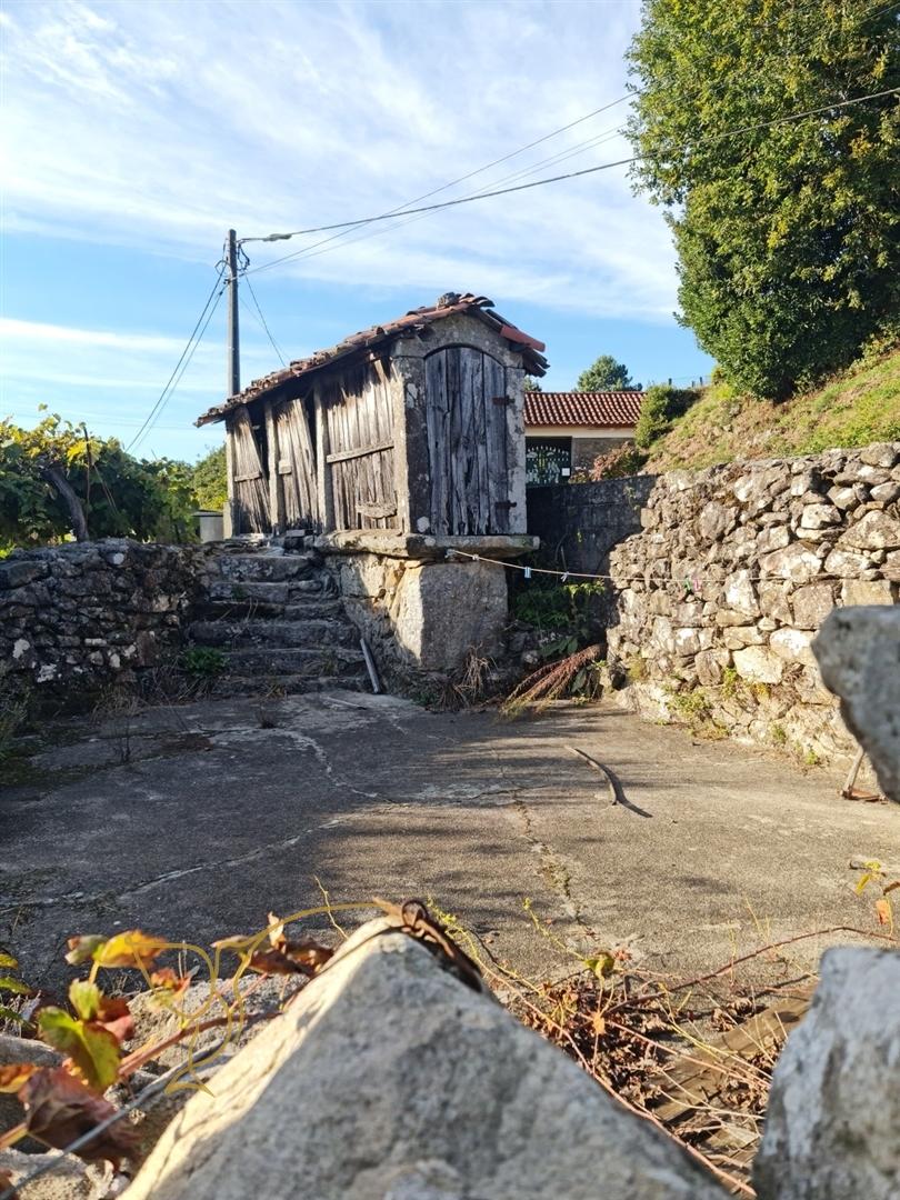 Moradia de Aldeia em Pedra Tradicional