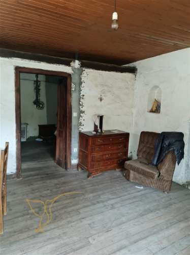 Moradia de Aldeia em Pedra Tradicional