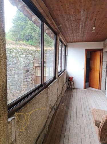 Moradia de Aldeia em Pedra Tradicional