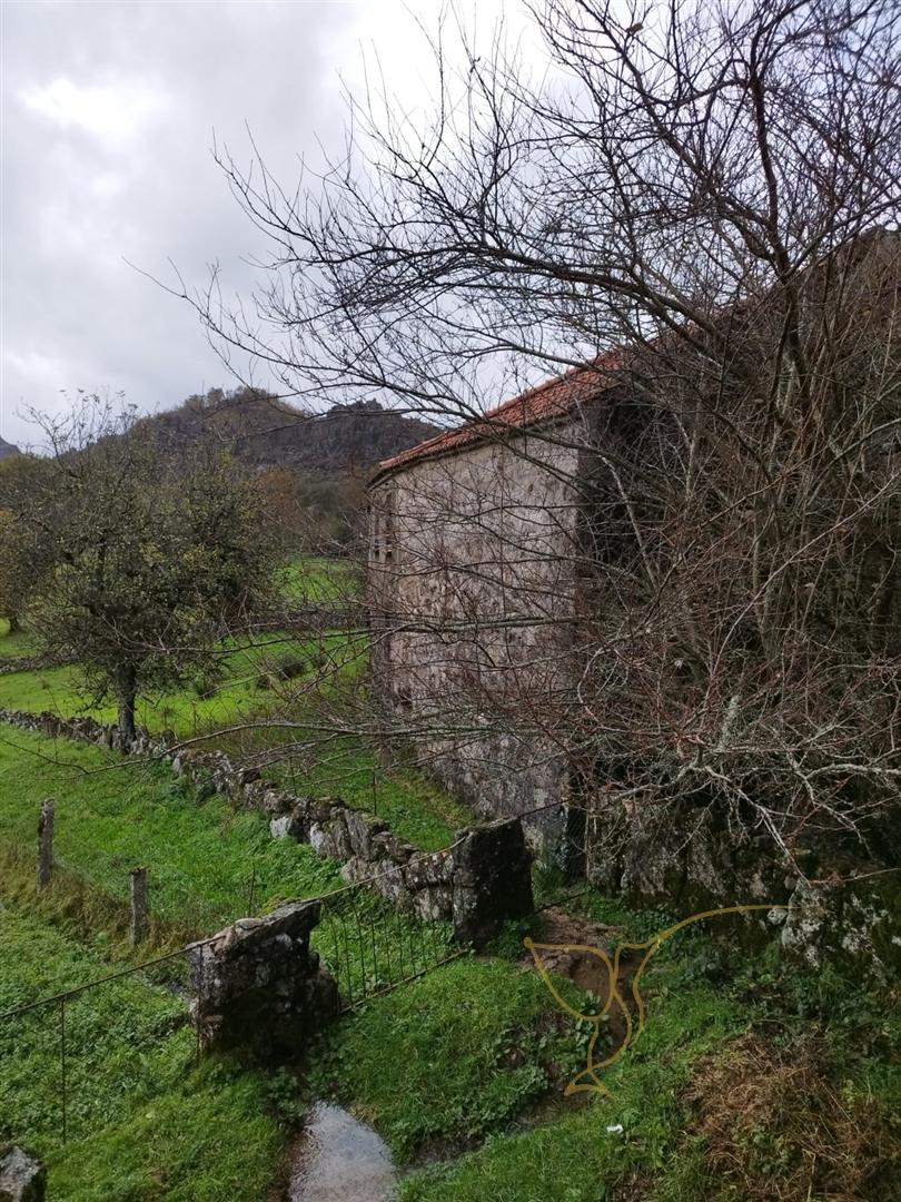 Moradia para restauro em Castro Laboreiro, Viana do Castelo