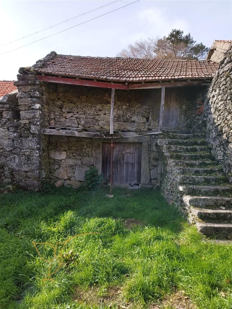 Moradia para restauro em Castro Laboreiro, Viana do Castelo