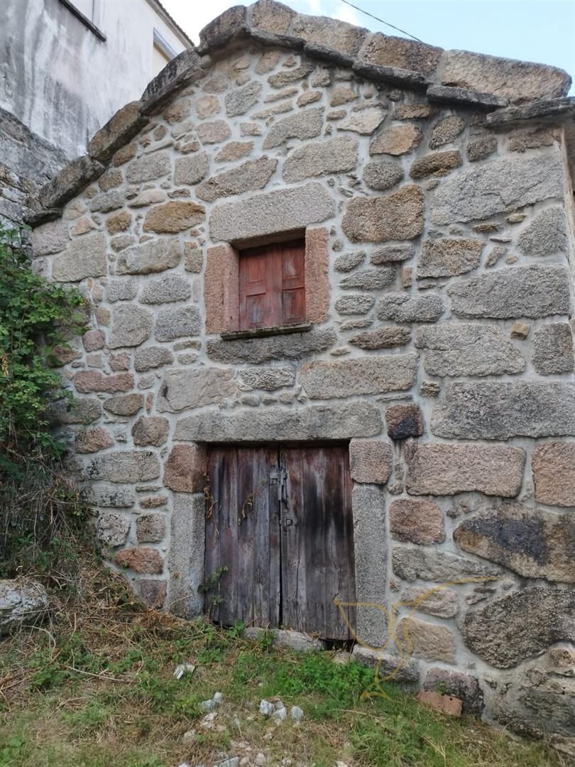 Moradia para restauro em Castro Laboreiro, Viana do Castelo