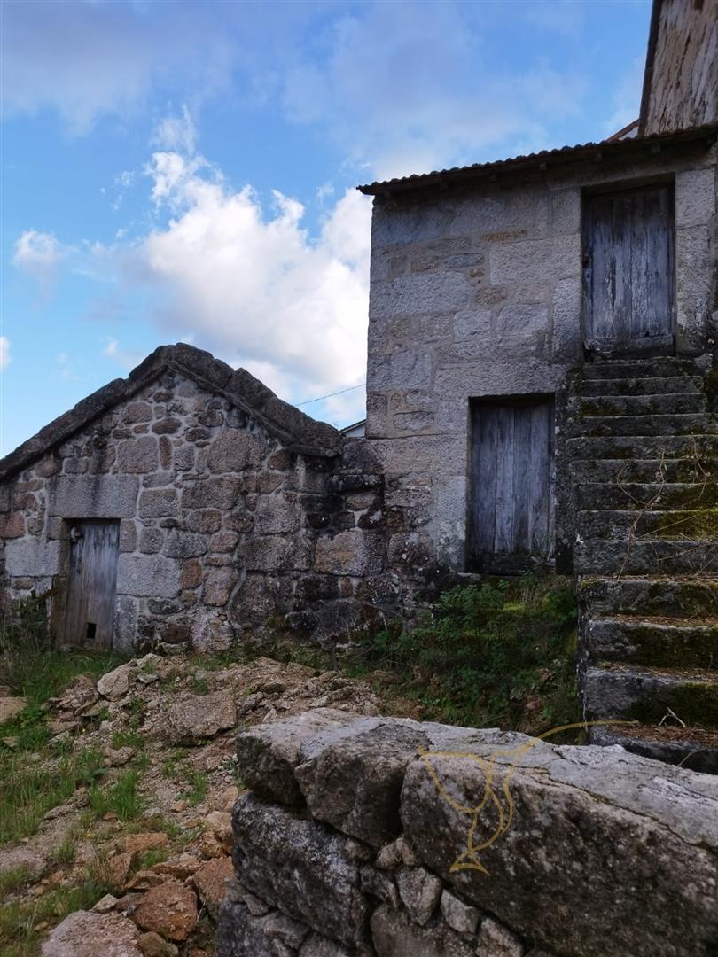 Moradia para restauro em Castro Laboreiro, Viana do Castelo