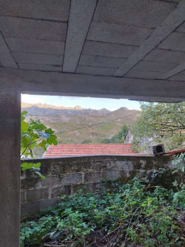 Moradia para restauro em Castro Laboreiro, Viana do Castelo