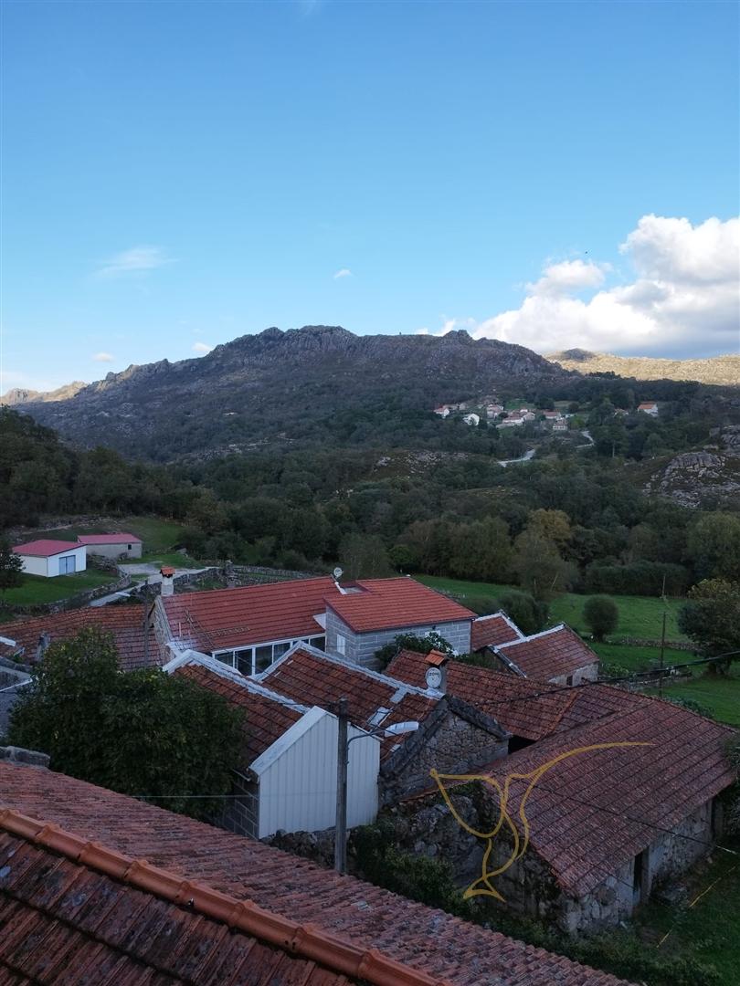 Moradia para restauro em Castro Laboreiro, Viana do Castelo