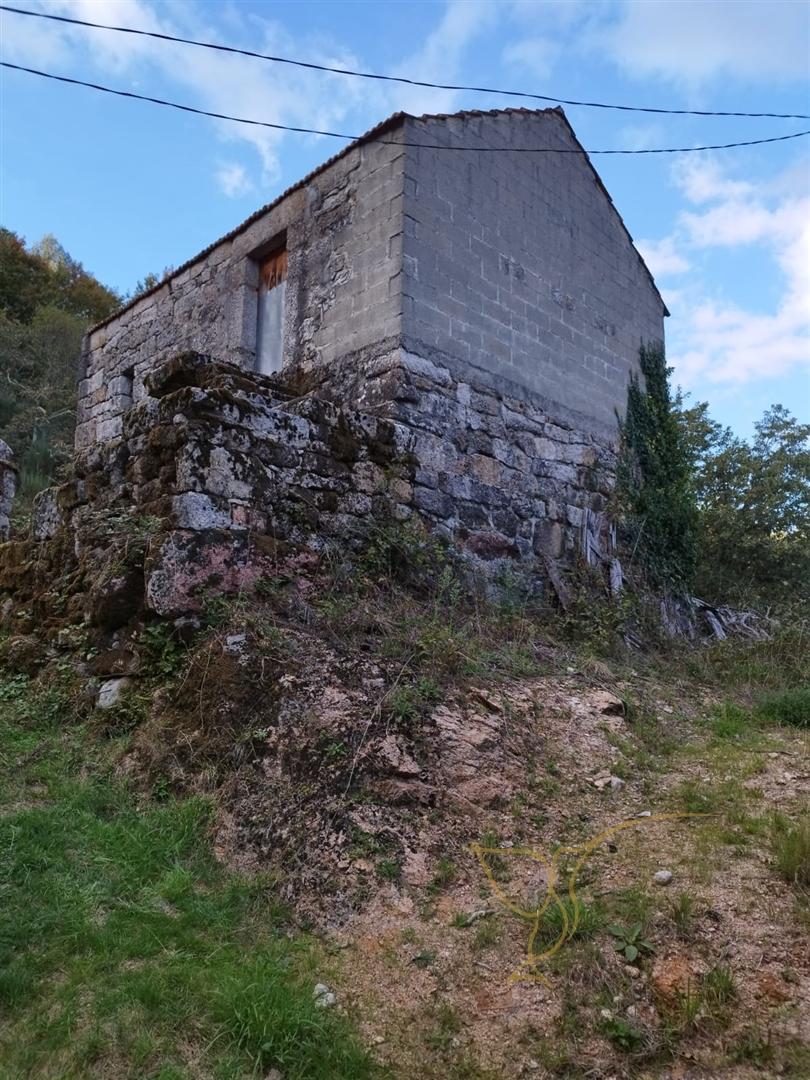 Moradia para restauro em Castro Laboreiro, Viana do Castelo