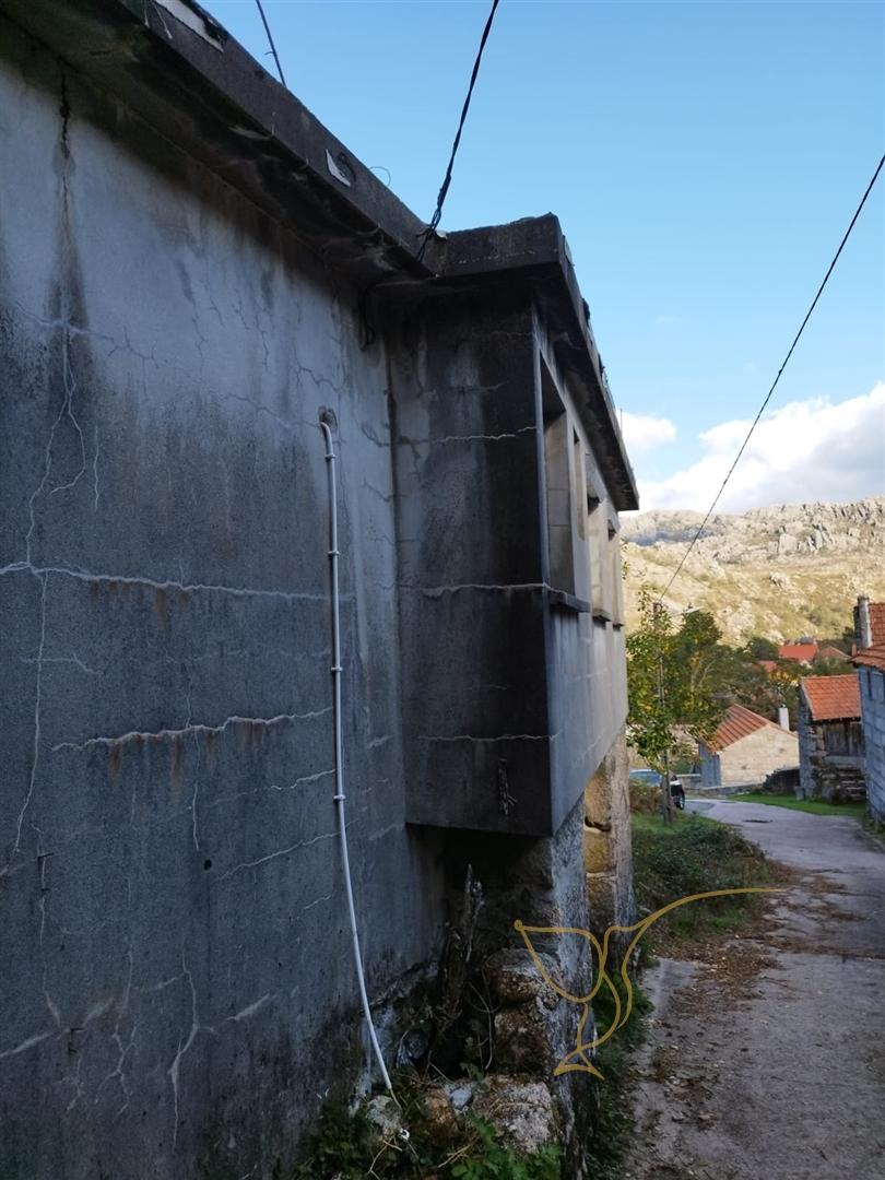 Moradia para restauro em Castro Laboreiro, Viana do Castelo