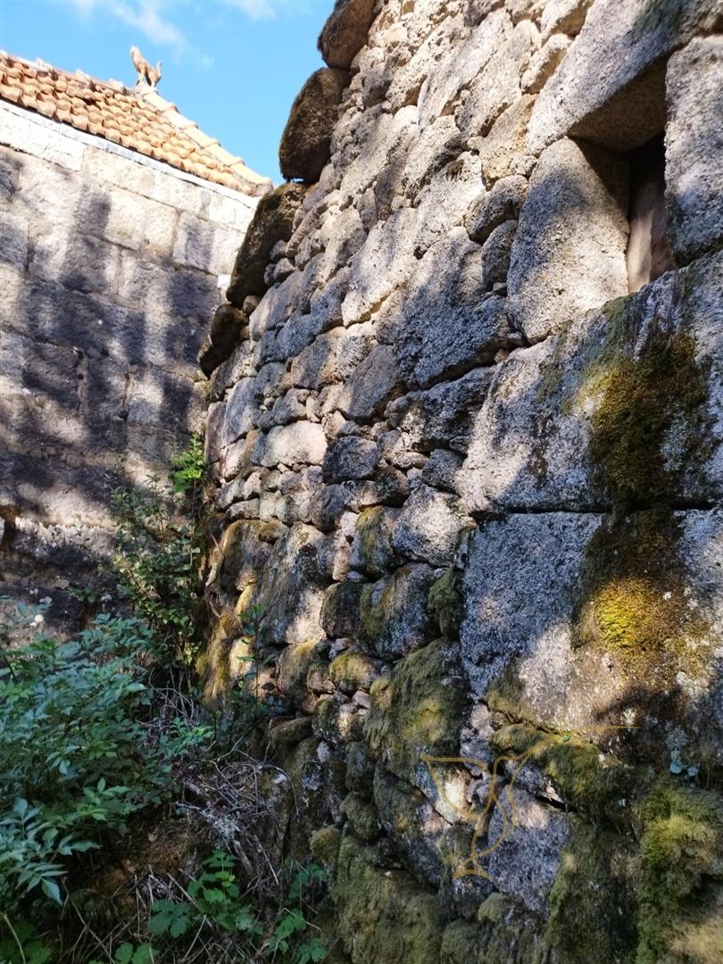 Moradia para restauro em Castro Laboreiro, Viana do Castelo