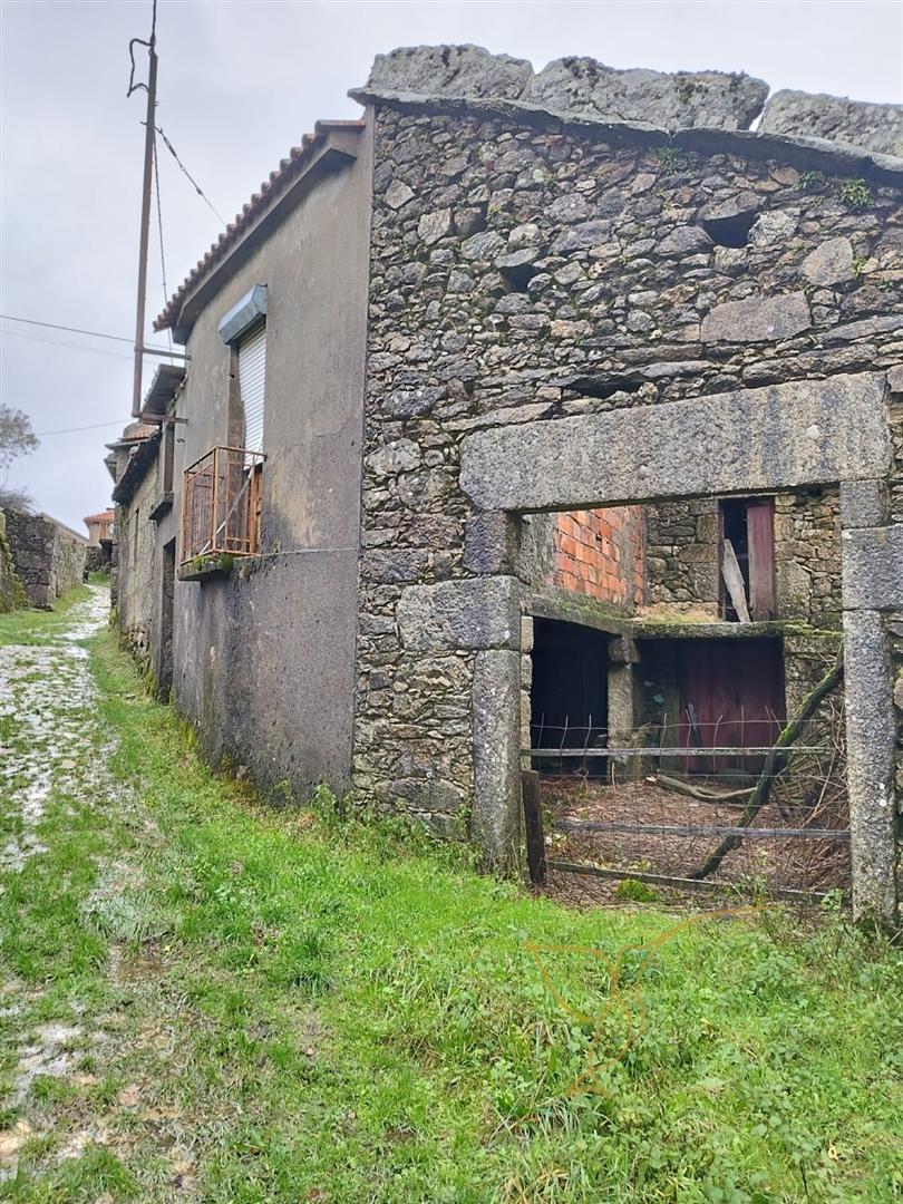 Moradia para restauro em Castro Laboreiro, Viana do Castelo