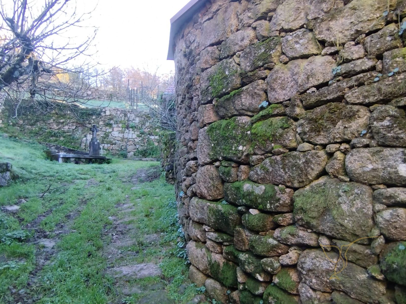 Moradia para restauro em Castro Laboreiro, Viana do Castelo