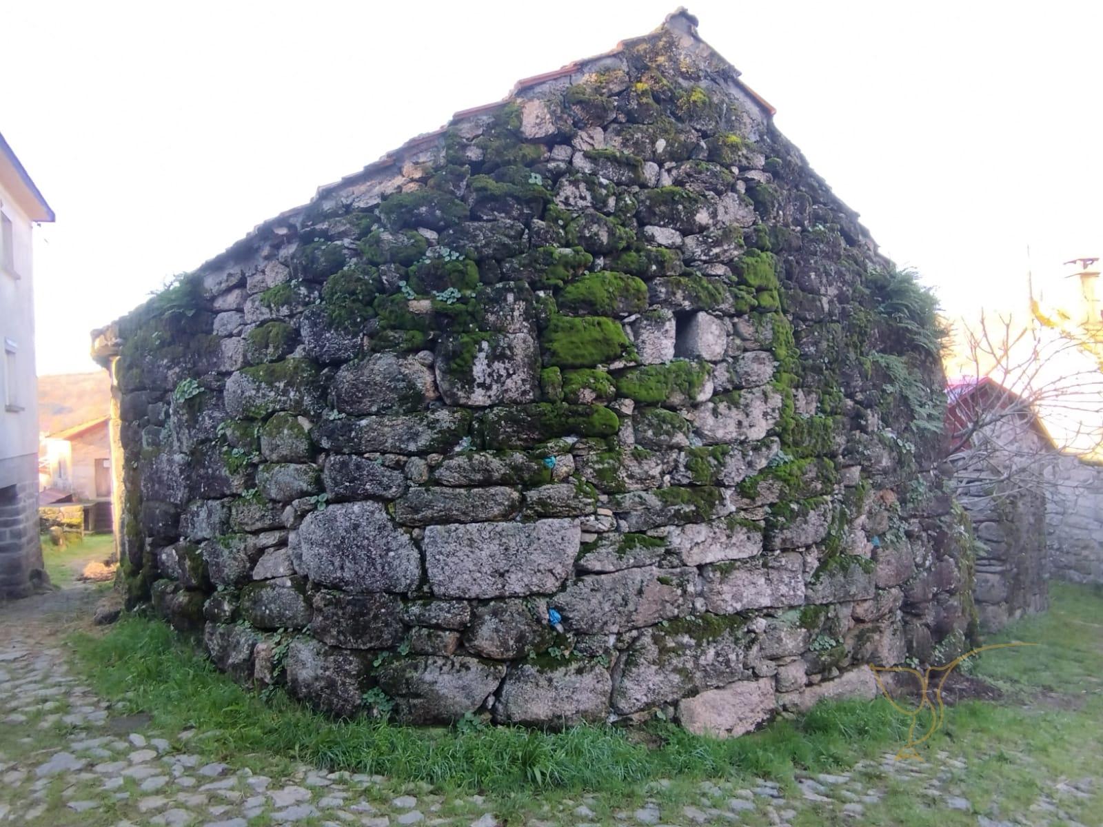 Moradia para restauro em Castro Laboreiro, Viana do Castelo