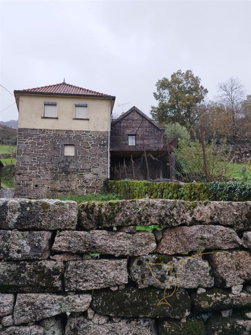 Moradia para restauro em Castro Laboreiro, Viana do Castelo