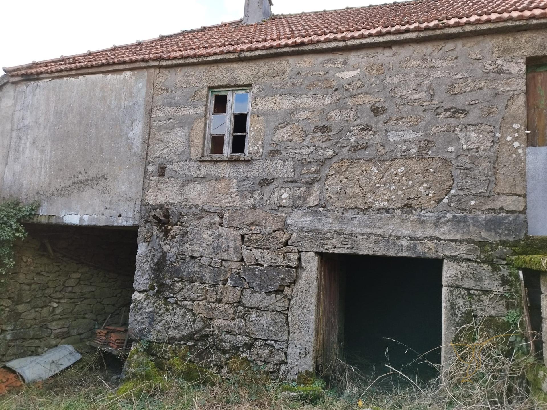 Moradia para restauro em Castro Laboreiro, Viana do Castelo